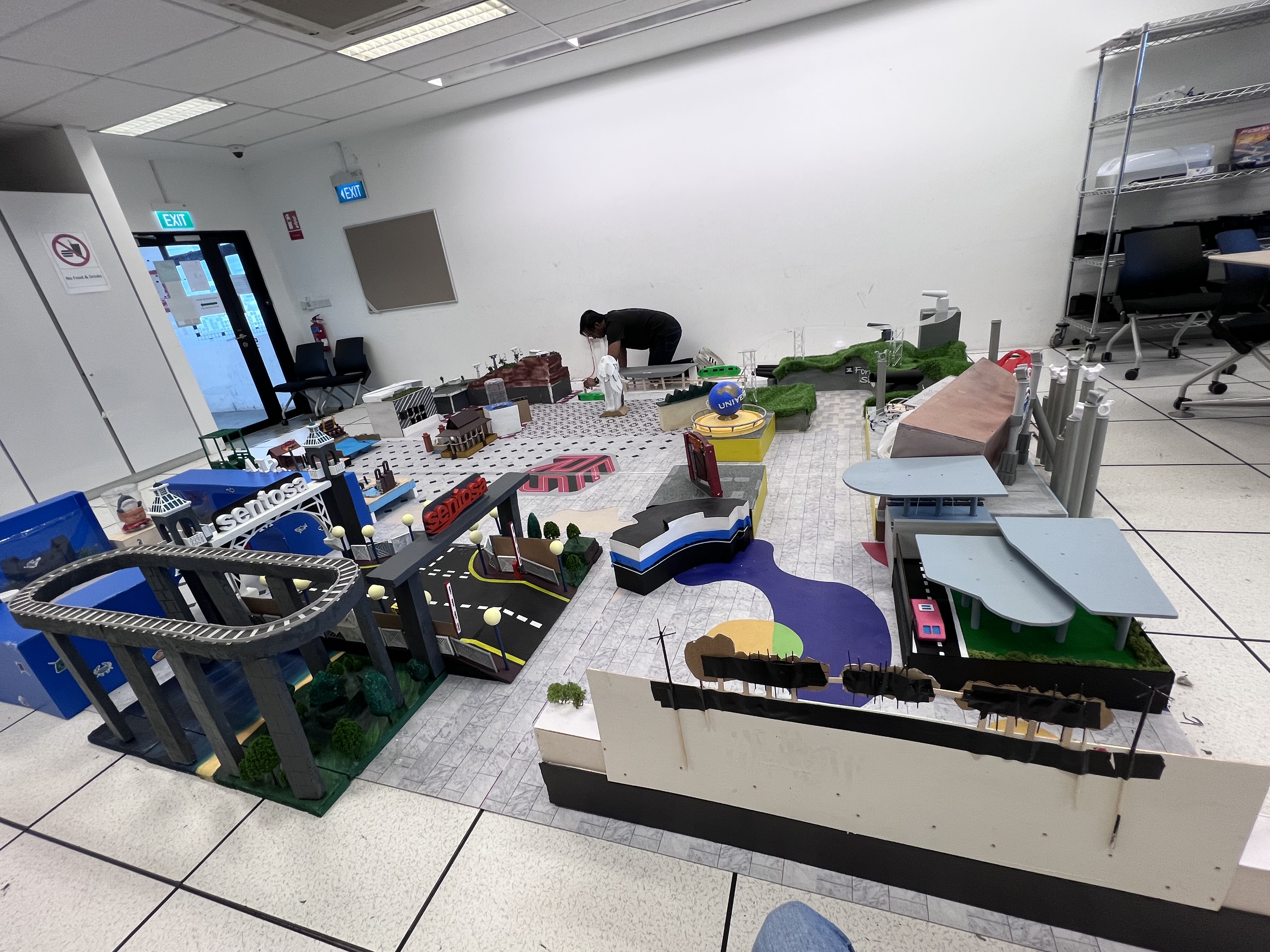 Physical maze layout